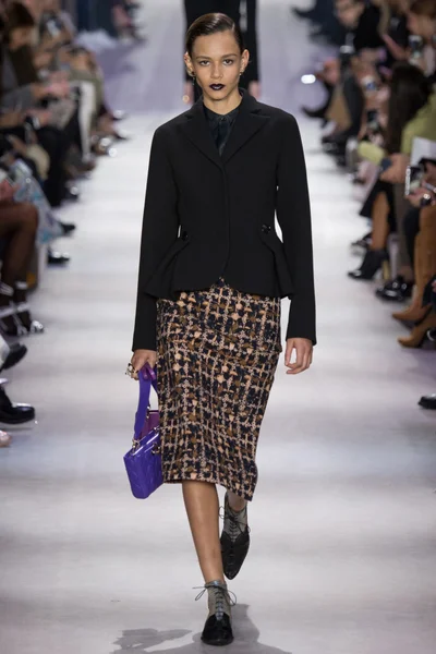 Look 14
